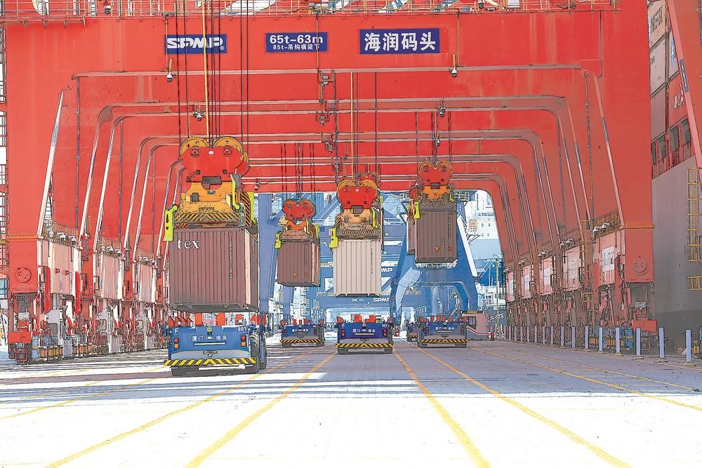 厦门港海润码头无人集卡.jpg